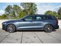 Volvo V60 2.0 T6 Plug-in hybrid AWD Plus Dark | Verwarmbare voorruit | Trekhaak | 360 Camera | Harman/Kardon Audio | Sportstoelen met Geheugen |