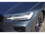 Volvo V60 2.0 T6 Plug-in hybrid AWD Plus Dark | Verwarmbare voorruit | Trekhaak | 360 Camera | Harman/Kardon Audio | Sportstoelen met Geheugen |