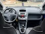 Peugeot 107 1.0-12V XR! Airco l Elek pakket l Toerenteller l Stuurbekrachtiging l AUX! GOED ONDERHOUDEN!