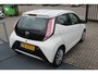 Toyota Aygo 1.0 VVT-i x-play Navigatie/Apple carplay/Airco/Achteruitrijcamera/Toerenteller/Elektrische ramen/Elektrisch verstelbare spiegels.