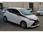 Toyota Aygo 1.0 VVT-i x-play Navigatie/Apple carplay/Airco/Achteruitrijcamera/Toerenteller/Elektrische ramen/Elektrisch verstelbare spiegels.