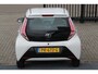Toyota Aygo 1.0 VVT-i x-play Navigatie/Apple carplay/Airco/Achteruitrijcamera/Toerenteller/Elektrische ramen/Elektrisch verstelbare spiegels.