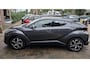 Toyota C-HR 2.0 Hybrid Dynamic. Dealer onderhouden en zeer luxe o.a. carplay, camera, trekhaak, navi, cruise, LED verlichting.