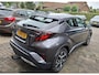 Toyota C-HR 2.0 Hybrid Dynamic. Dealer onderhouden en zeer luxe o.a. carplay, camera, trekhaak, navi, cruise, LED verlichting.