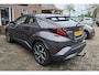 Toyota C-HR 2.0 Hybrid Dynamic. Dealer onderhouden en zeer luxe o.a. carplay, camera, trekhaak, navi, cruise, LED verlichting.