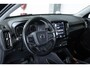 Volvo XC40 T3 Automaat Momentum | Semi Electrische wegklapbare trekhaak | 360° Parkeercamera | BLIS | Parkeersensoren voor + achter | Adaptive cruise control | Climate Control | Navigatie | Dealeronderhouden |