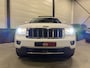 Jeep Grand Cherokee 3.6 V6 Overland PANO/LUCHTVERING/TREKHAAK/LEER+VENTILATIE/ACC/CAMERA/20"LMV/1E EIGENAAR/VOLLEDIGE HISTORIE/UNIEKE AUTO/TOPCONDITIE/ABSOLUTE NIEUWSTAAT