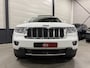 Jeep Grand Cherokee 3.6 V6 Overland PANO/LUCHTVERING/TREKHAAK/LEER+VENTILATIE/ACC/CAMERA/20"LMV/1E EIGENAAR/VOLLEDIGE HISTORIE/UNIEKE AUTO/TOPCONDITIE/ABSOLUTE NIEUWSTAAT