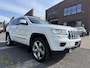Jeep Grand Cherokee 3.6 V6 Overland PANO/LUCHTVERING/TREKHAAK/LEER+VENTILATIE/ACC/CAMERA/20"LMV/1E EIGENAAR/VOLLEDIGE HISTORIE/UNIEKE AUTO/TOPCONDITIE/ABSOLUTE NIEUWSTAAT