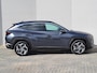 Hyundai Tucson 1.6 T-GDI HEV 230pk Premium Sky Automaat / Dealer onderhouden / 1650KG Trekgewicht / Schuif-/Kanteldak / Elektr. Achterklep / Lederen Bekleding / Rondomzicht Camera / Android Auto / Apple Carplay