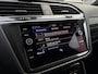 Volkswagen Tiguan Allspace 1.5 TSI 150 pk R-Line Business 7pers. 7-DSG | Wegklapbare Trekhaak | Stoel/stuur verwarming | Achteruitrijcamera |