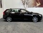 Volvo V60 2.4 D6 AWD PLUG- IN HYBRID SUMMUM NAVIGATIE CRUISE CONTROL CLIMATE CONTROL  LEDER STOELVERWARMING BLUETOOTH TELEFOON MULTIMEDIA VOORBEREIDING KEYLESS GO PDC AFN. TREKHAAK ZEER MOOI !! 3010