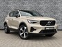 Volvo XC40 2.0 B4 Plus Dark | Trekhaak | Adaptive cruise control | Voorruitverwarming | Dode hoek detectie BLIS | 19" velgen | Harman Kardon audio |