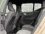 Volvo XC40 2.0 B4 Plus Dark | Trekhaak | Adaptive cruise control | Voorruitverwarming | Dode hoek detectie BLIS | 19" velgen | Harman Kardon audio |