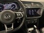 Volkswagen Tiguan 2.0 TSI 4Motion Highline Business R / Pano / Virtual / CarPlay / Trekhaak