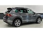Volkswagen Tiguan 2.0 TSI 4Motion Highline Business R / Pano / Virtual / CarPlay / Trekhaak