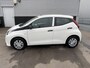Toyota Aygo 1.0 VVT-i x-fun Lage KM stand, Bluetooth, airconditioning, start/stop systeem, centrale deurvergrendeling, achterbank neerklapbaar! BTW-auto