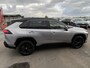 Toyota RAV4 2.5 Hybrid AWD Bi-tone Trekhaak, stoel- & stuurverwarming, keyless, achteruitrij camera, parkeersensoren v&a, navigatie Apple CarPlay/Android Auto