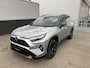 Toyota RAV4 2.5 Hybrid AWD Bi-tone Trekhaak, stoel- & stuurverwarming, keyless, achteruitrij camera, parkeersensoren v&a, navigatie Apple CarPlay/Android Auto