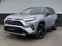 Toyota RAV4 2.5 Hybrid AWD Bi-tone Trekhaak, stoel- & stuurverwarming, keyless, achteruitrij camera, parkeersensoren v&a, navigatie Apple CarPlay/Android Auto