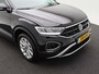 Volkswagen T-Roc 1.5 TSi 150 Pk Automaat Life Edition | Carplay | Camera | Adaptive Cruise | Parkeersensoren | Stoel Verwarming | Navigatiesysteem | 17 Inch | 10.421 Km!
