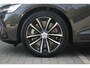 Volvo V60 T6 350PK Plug-in hybrid AWD Plus Dark | Adaptive Cruise & Pilot Assist | Premium Harman/Kardon Audio | Semi Elektr. Trekhaak | 360 Camera | Nappa/Open Grid Bekleding | Stoel & Stuurverwarming |