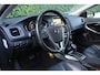 Volvo V40 Cross Country 1.5 T3 Polar+ Luxury Automaat | NL-AUTO! | DEALER OH! | FULL OPTION! | PANODAK | LEDER | AFN. TREKHAAK | CAMERA | STOELVERWARMING | NAVI | CLIMA | CRUISE | PARK SENS V+A | PRACHTIGE STAAT!