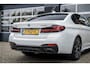 BMW 5-Serie 530 530e xDrive High Executive | M-Sport | Shadow | Panorama | Laser | Leder | Camera | Trekhaak | 19' inch | Hifi |