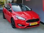 Ford Focus Wagon 1.5 ST-LINE | RED EDITION | NAVIGATIE | CRUISE | 18 INCH | 4-CILINDER | NL-AUTO!!