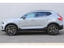 Volvo XC40 B4 Automaat Plus Black Edition | Verwarmbare voorstoelen | Verwarmbaar stuurwiel | Premium audio by Harman Kardon| Rondom zichtcamera | 20 inch Lichtmetalen wielen | Elektrisch glazen panoramadak