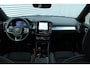 Volvo XC40 B4 Automaat Plus Black Edition | Verwarmbare voorstoelen | Verwarmbaar stuurwiel | Premium audio by Harman Kardon| Rondom zichtcamera | 20 inch Lichtmetalen wielen | Elektrisch glazen panoramadak