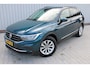 Volkswagen Tiguan 1.5 TSI Life | Incl. 12 maanden garantie | Apple Carplay | Navigatie | Adaptive cruise control | Stoel en stuurverwarming | Wegklapbare trekhaak | Getint glas | LED koplampen |