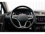 Volkswagen Tiguan 1.5 TSI Life | Incl. 12 maanden garantie | Apple Carplay | Navigatie | Adaptive cruise control | Stoel en stuurverwarming | Wegklapbare trekhaak | Getint glas | LED koplampen |