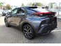 Toyota C-HR 1.8 Hybrid 140 FIRST EDITION BI-TONE LAK STOEL/WISSER&STUURVERW. LED DODEHOEK DETECTIE LM-VELGEN AD-CRUISE PARK.SENSOREN NAVI