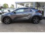 Toyota C-HR 1.8 Hybrid 140 FIRST EDITION BI-TONE LAK STOEL/WISSER&STUURVERW. LED DODEHOEK DETECTIE LM-VELGEN AD-CRUISE PARK.SENSOREN NAVI