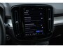 Volvo XC40 B4 Plus Dark | Verwarmbare Voorstoelen en Stuurwiel | Semi-Elektrische Trekhaak | Verwarmbare Voorruit | Premium Audio by Harman Kardon | Adaptieve Cruise Control | Park Assist