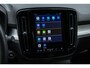 Volvo XC40 B4 Plus Dark | Verwarmbare Voorstoelen en Stuurwiel | Semi-Elektrische Trekhaak | Verwarmbare Voorruit | Premium Audio by Harman Kardon | Adaptieve Cruise Control | Park Assist