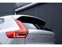 Volvo XC40 B4 Plus Dark | Verwarmbare Voorstoelen en Stuurwiel | Semi-Elektrische Trekhaak | Verwarmbare Voorruit | Premium Audio by Harman Kardon | Adaptieve Cruise Control | Park Assist