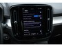 Volvo XC40 B4 Plus Dark | Verwarmbare Voorstoelen en Stuurwiel | Semi-Elektrische Trekhaak | Verwarmbare Voorruit | Premium Audio by Harman Kardon | Adaptieve Cruise Control | Park Assist
