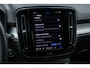 Volvo XC40 B4 Plus Dark | Verwarmbare Voorstoelen en Stuurwiel | Semi-Elektrische Trekhaak | Verwarmbare Voorruit | Premium Audio by Harman Kardon | Adaptieve Cruise Control | Park Assist