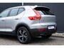 Volvo XC40 B4 Plus Dark | Verwarmbare Voorstoelen en Stuurwiel | Semi-Elektrische Trekhaak | Verwarmbare Voorruit | Premium Audio by Harman Kardon | Adaptieve Cruise Control | Park Assist