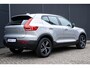 Volvo XC40 B4 Plus Dark | Verwarmbare Voorstoelen en Stuurwiel | Semi-Elektrische Trekhaak | Verwarmbare Voorruit | Premium Audio by Harman Kardon | Adaptieve Cruise Control | Park Assist