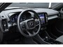 Volvo XC40 B4 Plus Dark | Verwarmbare Voorstoelen en Stuurwiel | Semi-Elektrische Trekhaak | Verwarmbare Voorruit | Premium Audio by Harman Kardon | Adaptieve Cruise Control | Park Assist