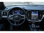 Volvo V60 T6 Plug-in hybrid AWD Plus Dark | Trekhaak | Rondom zichtcamera | Verwarmbare voorruit | Verwarmbare voorstoelen, achterbank en stuurwiel | Premium audio by Harman Kardon | Keyless |