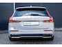 Volvo V60 T6 Plug-in hybrid AWD Plus Dark | Trekhaak | Rondom zichtcamera | Verwarmbare voorruit | Verwarmbare voorstoelen, achterbank en stuurwiel | Premium audio by Harman Kardon | Keyless |