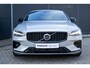 Volvo V60 T6 Plug-in hybrid AWD Plus Dark | Trekhaak | Rondom zichtcamera | Verwarmbare voorruit | Verwarmbare voorstoelen, achterbank en stuurwiel | Premium audio by Harman Kardon | Keyless |