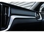 Volvo V60 T6 Plug-in hybrid AWD Plus Dark | Trekhaak | Rondom zichtcamera | Verwarmbare voorruit | Verwarmbare voorstoelen, achterbank en stuurwiel | Premium audio by Harman Kardon | Keyless |