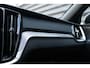 Volvo V60 T6 Plug-in hybrid AWD Plus Dark | Trekhaak | Rondom zichtcamera | Verwarmbare voorruit | Verwarmbare voorstoelen, achterbank en stuurwiel | Premium audio by Harman Kardon | Keyless |