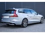 Volvo V60 T6 Plug-in hybrid AWD Plus Dark | Trekhaak | Rondom zichtcamera | Verwarmbare voorruit | Verwarmbare voorstoelen, achterbank en stuurwiel | Premium audio by Harman Kardon | Keyless |