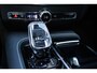 Volvo V60 T6 Plug-in hybrid AWD Plus Dark | Trekhaak | Rondom zichtcamera | Verwarmbare voorruit | Verwarmbare voorstoelen, achterbank en stuurwiel | Premium audio by Harman Kardon | Keyless |